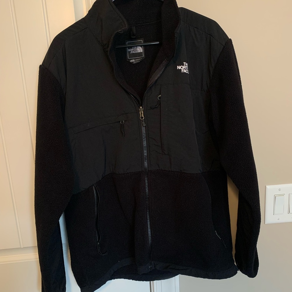 Mens the north face jacket. Black. Size large